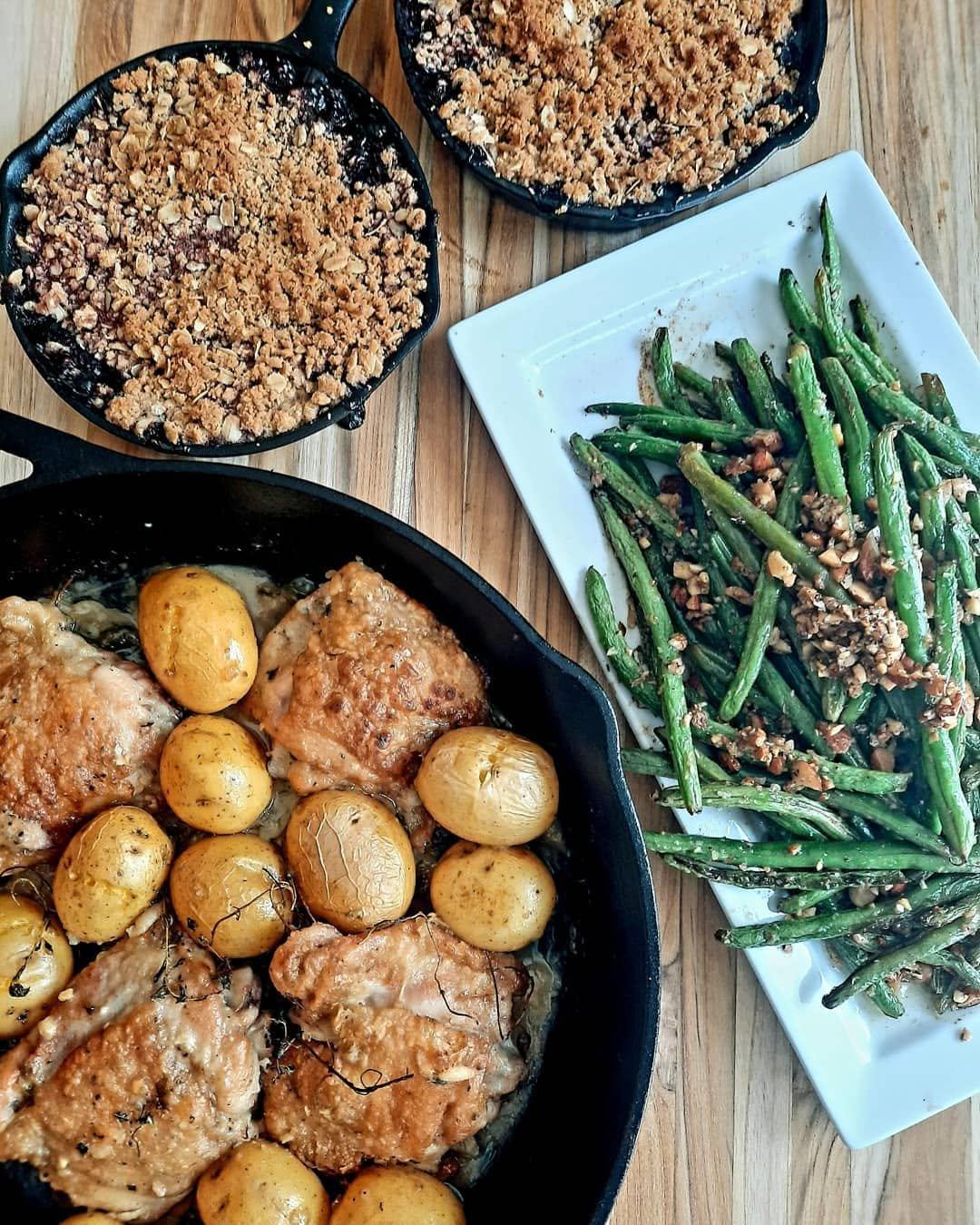 Skillet chicken with roasted potatoes and green beans